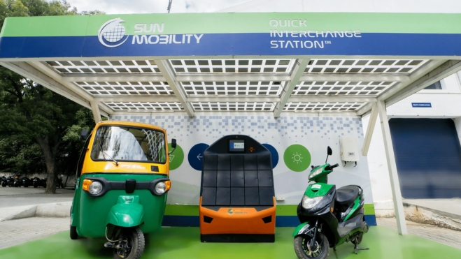 África prueba la tecnología de intercambio de baterías para motos y vehículos eléctricos ligeros, y no viene precisamente de China - Ilustración 1