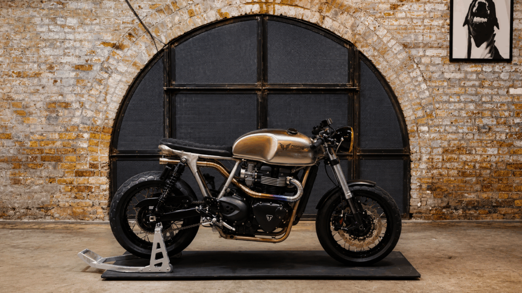 La Triumph Thruxton con carburador personalizado redefine la ingeniería de motocicletas clásicas modernas