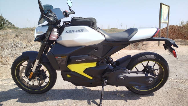 Prueba de la Can-Am Pulse: una motocicleta eléctrica naked con la aceleración de una deportiva - Ilustración 1