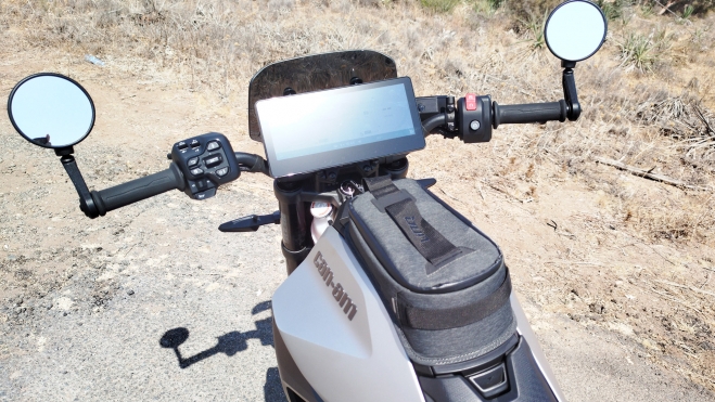 Prueba de la Can-Am Pulse: una motocicleta eléctrica naked con la aceleración de una deportiva - Ilustración 3
