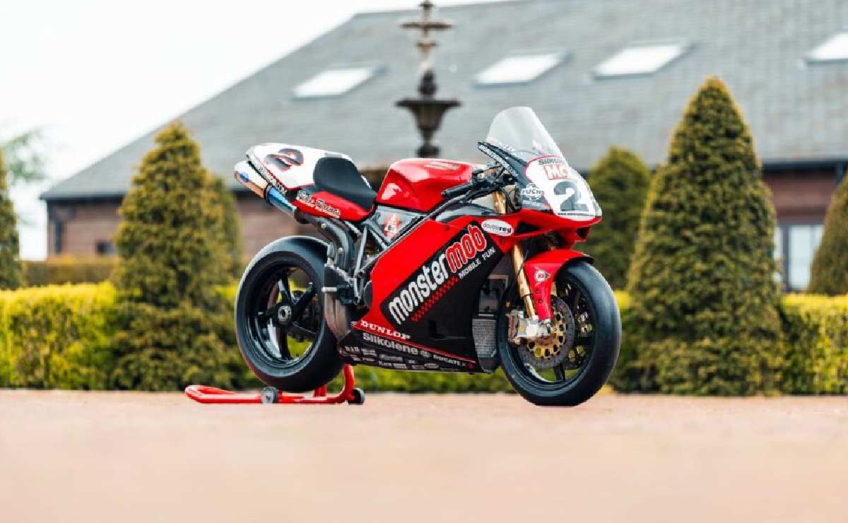 Esta Superbike de Ducati es legendaria por desafiar a Valentino Rossi: ahora esté en venta
