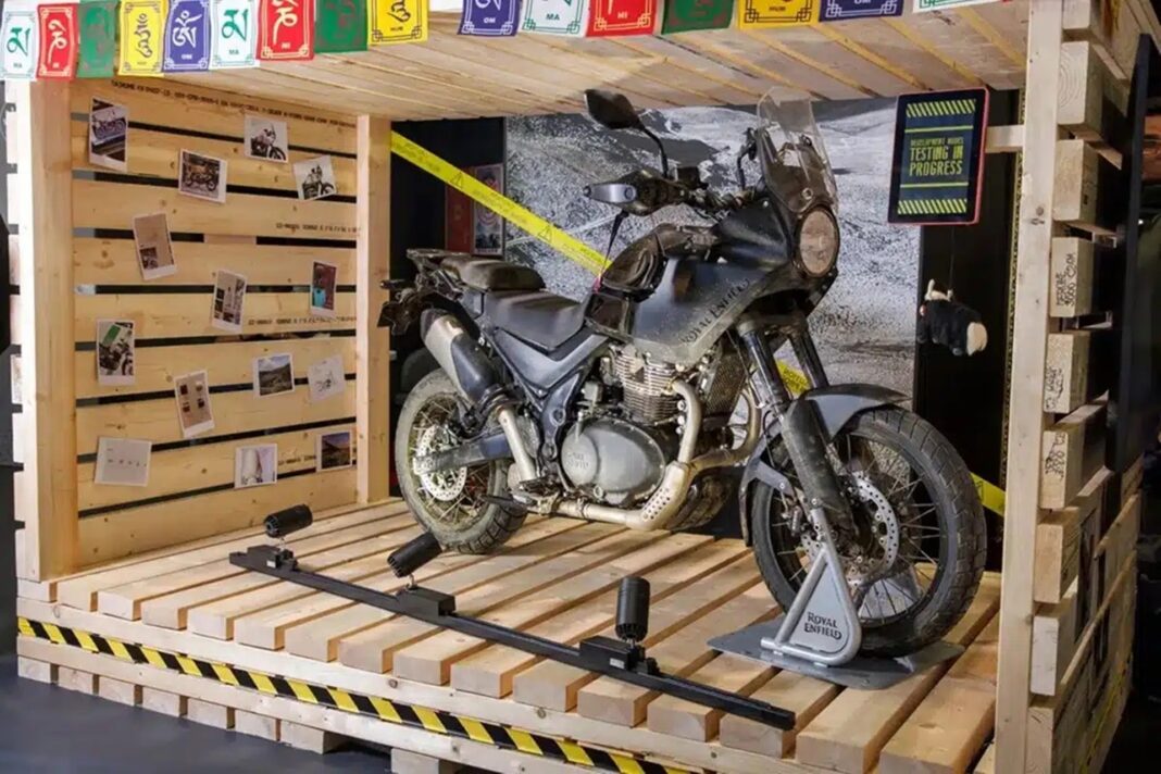 La Royal Enfield Himalayan 750 ya luce su diseño definitivo: debutará en EICMA 2026 con más de 60 CV y dos versiones