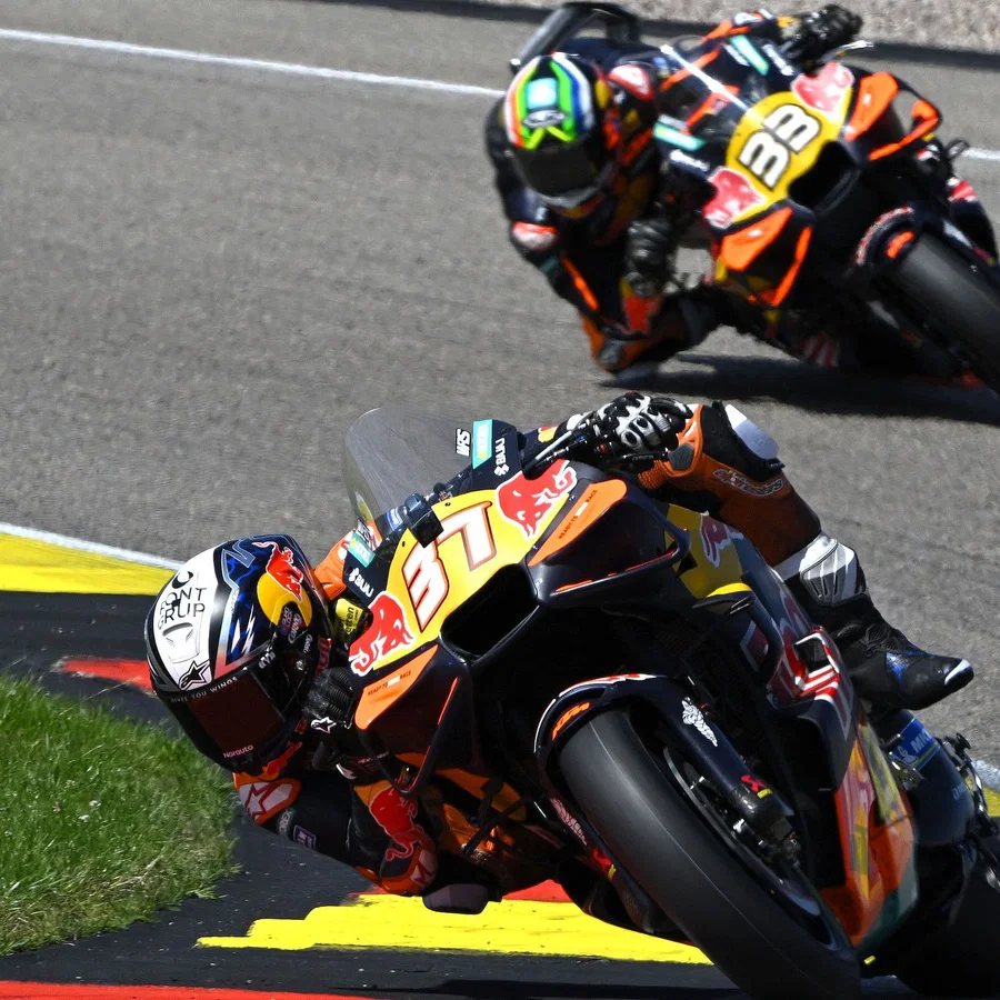 KTM “complacida y feliz” con la alineación de pilotos de MotoGP 2027 - Ilustración 3