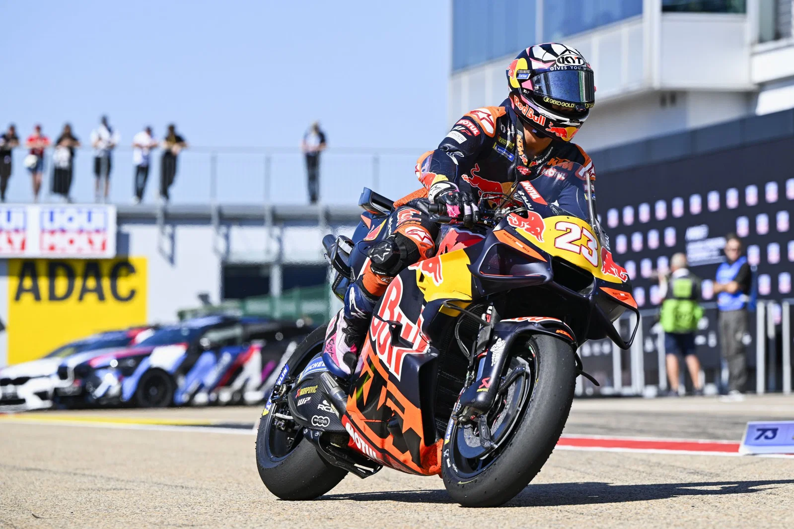 Official: Enea Bastianini joins Trackhouse MotoGP team for 2027 - Ilustración 2