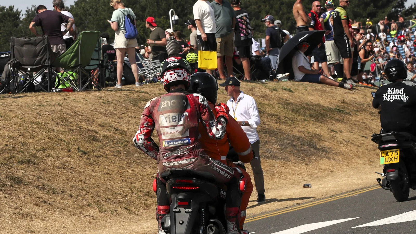 “No sabemos qué hacer” - Pecco Bagnaia, perdido tras la caída en Silverstone en MotoGP - Ilustración 1