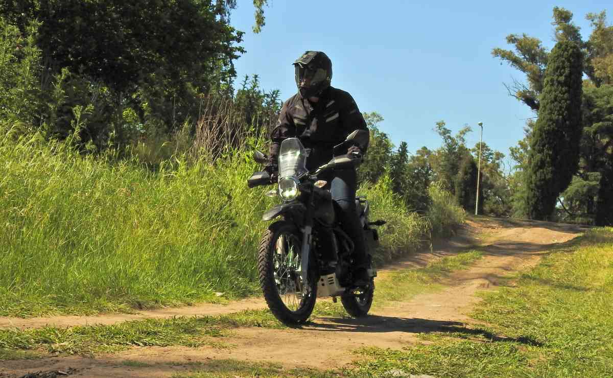 Esta marca india prepara una moto on-off para meterse en el segmento de las 150 cc - Ilustración 3