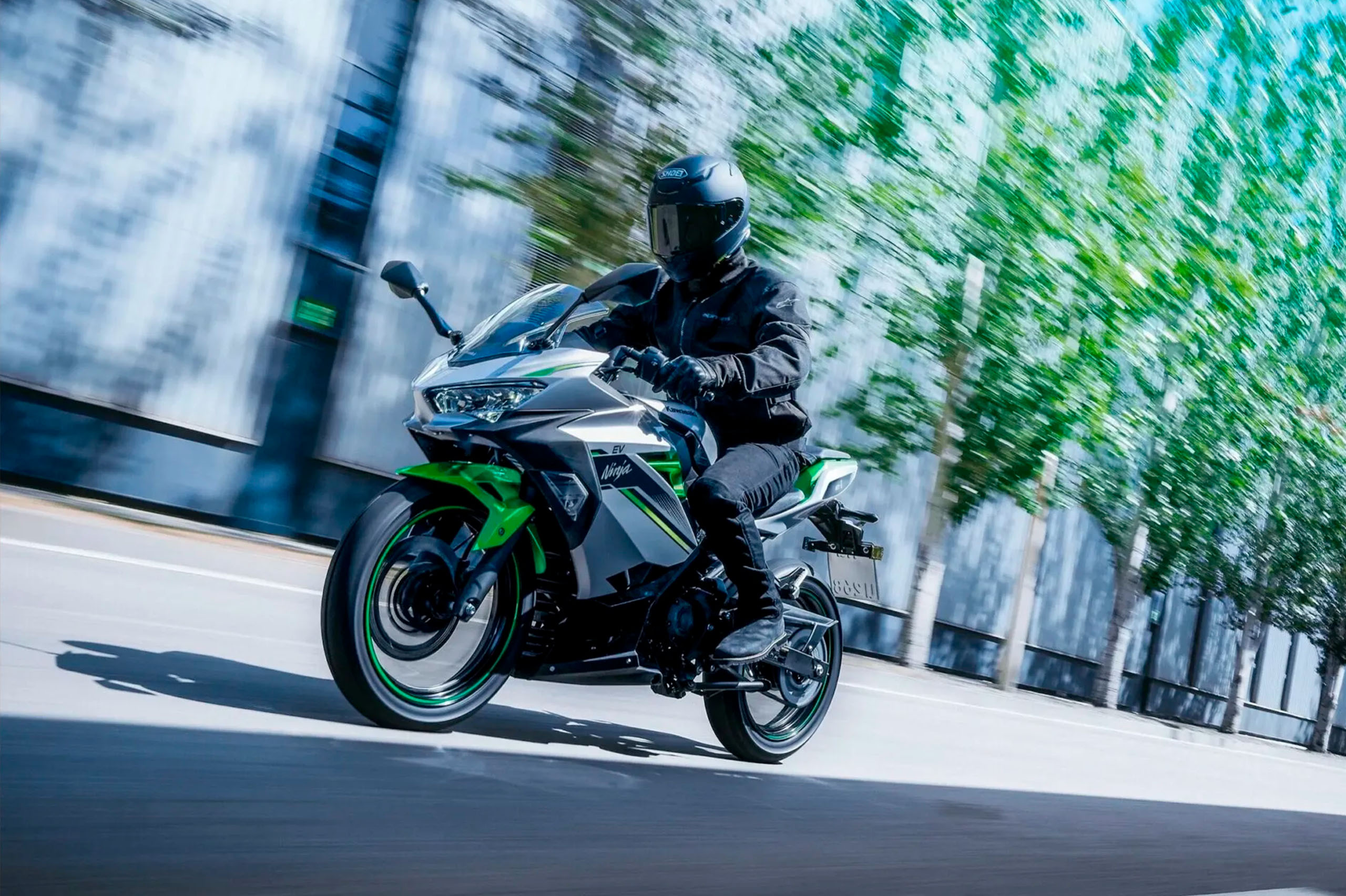 La Kawasaki Ninja eléctrica ya se vende en España: el problema es que su aspecto promete mucho más de lo que dicen sus números