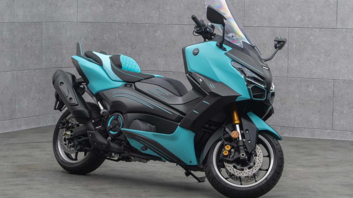 Yamaha TMAX de Mansory: aspecto de carbono y lujo para el maxi scooter