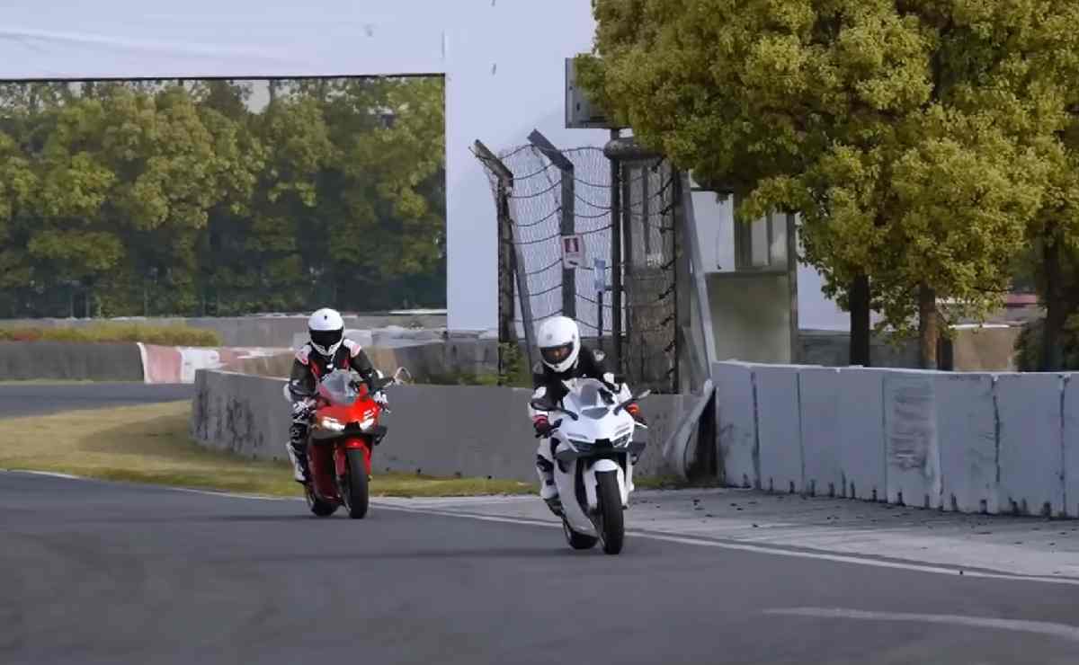 Un experto comparó la moto china del momento con una Ducati Panigale: los resultados fueron sorprendentes