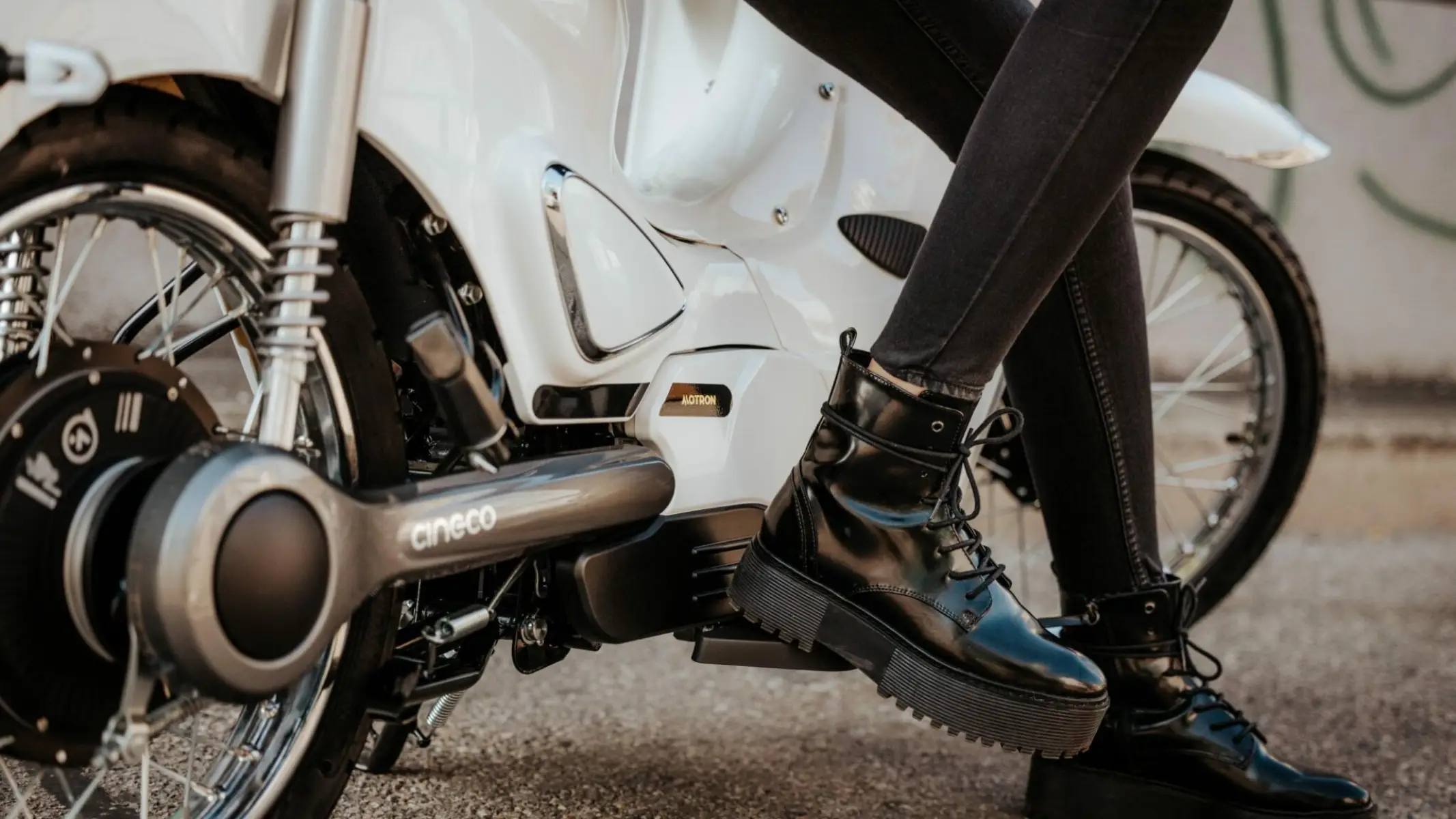 ¿Cansado del tráfico? Este scooter eléctrico te ofrece 56 km de libertad por menos de un café