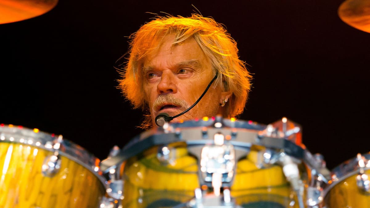 El doble legado de Frank Beard: El motor de ZZ Top que dominó los escenarios con pasión y determinación