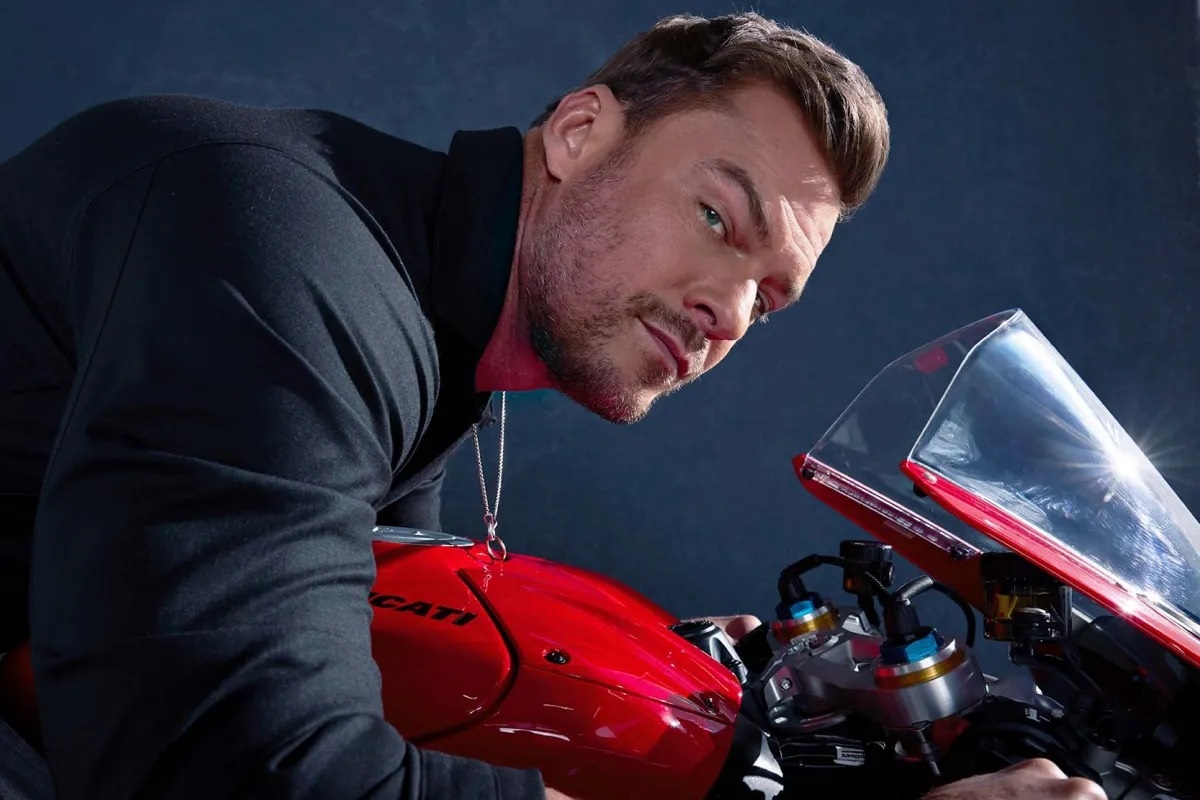 El mundo de MotoGP se mezcla con Fast & Furious: Alan Ritchson protagonizará el nuevo thriller de Netflix