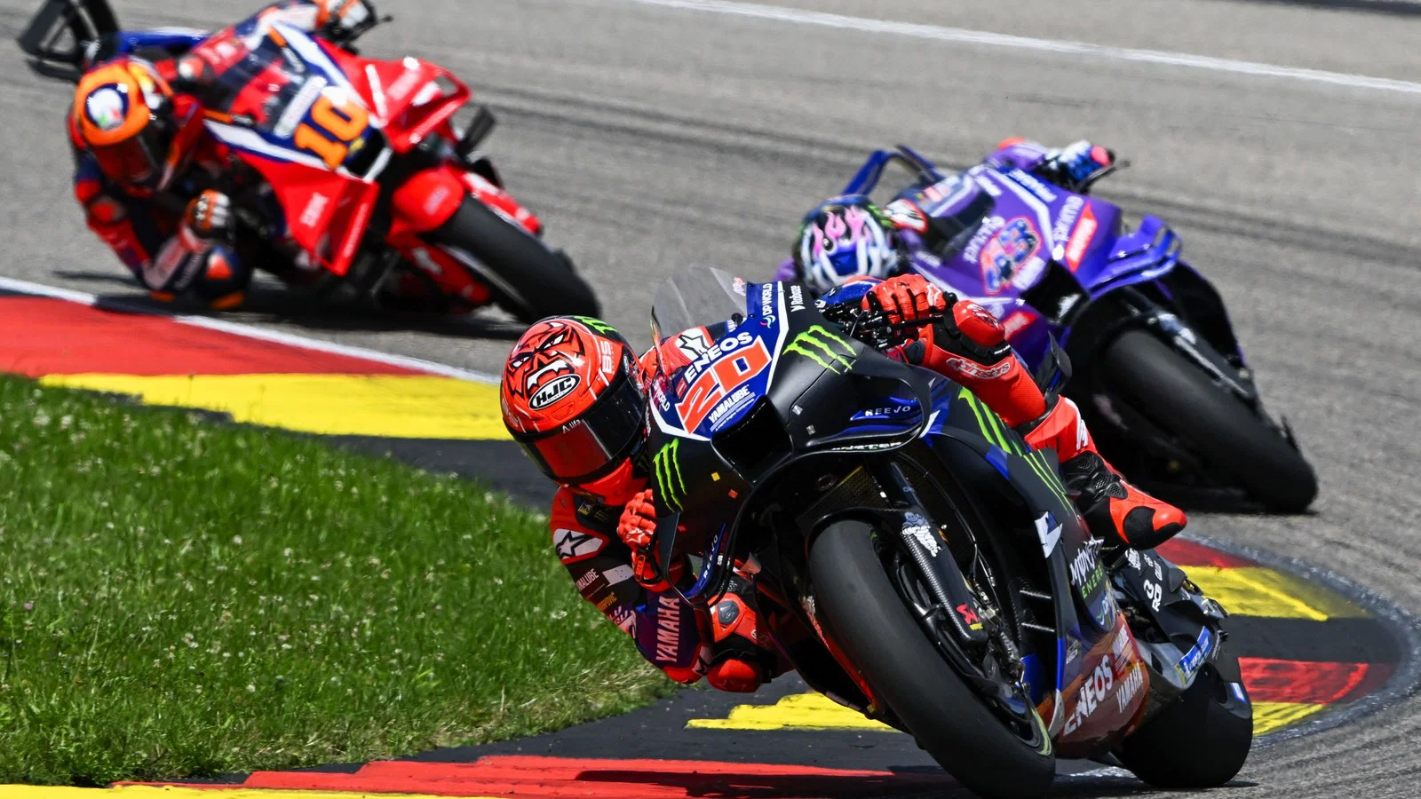 Los futuros pilotos de Yamaha lideran la clasificación de MotoGP pero “es mejor conseguir el número 1 desde dentro” - Ilustración 2