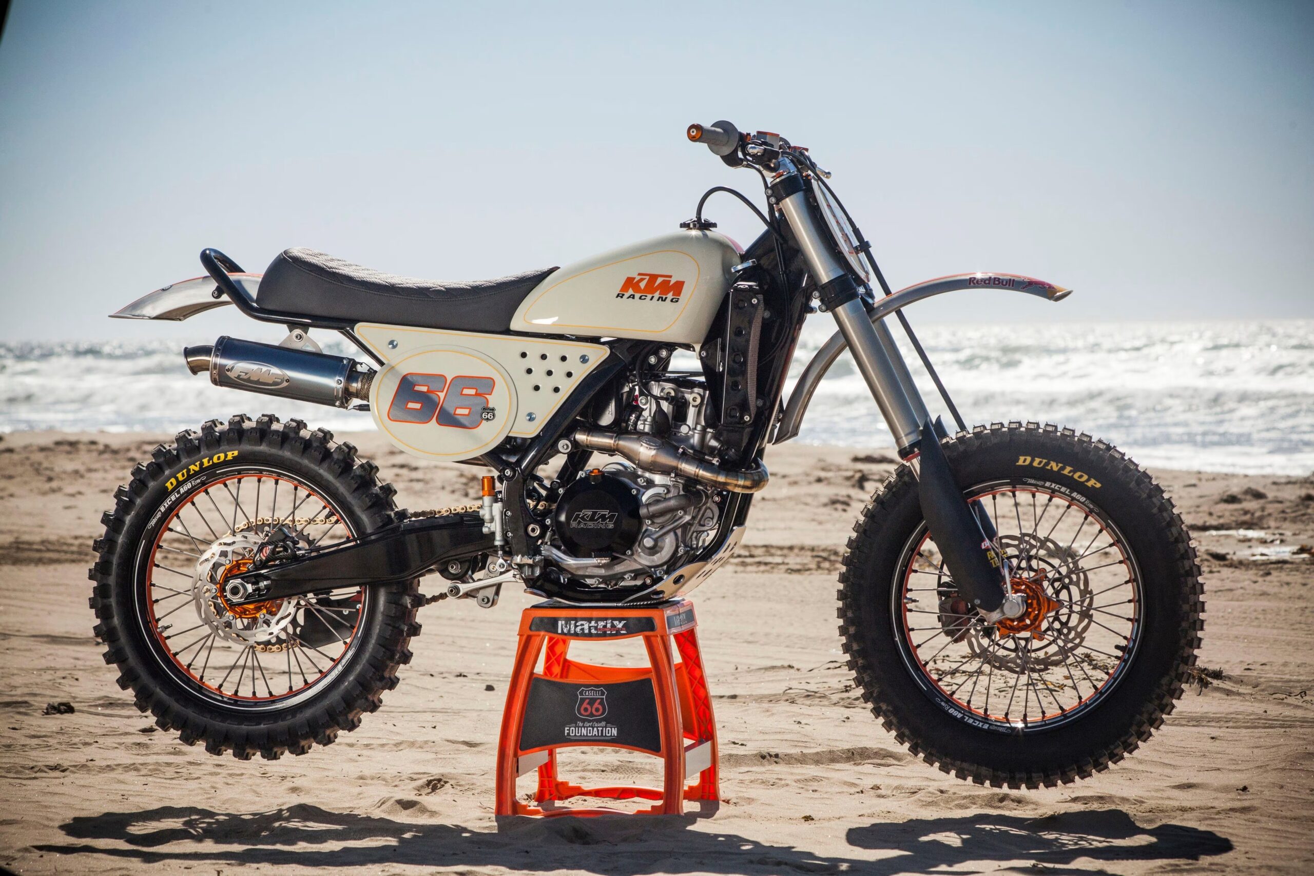 Carrera Moto y Azfer Customs: una KTM 520 que rinde tributo a Kurt Caselli - Ilustración 3