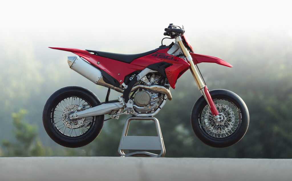 Ducati Desmo450 SM: el ADN de competición llega al Supermoto - Ilustración 1