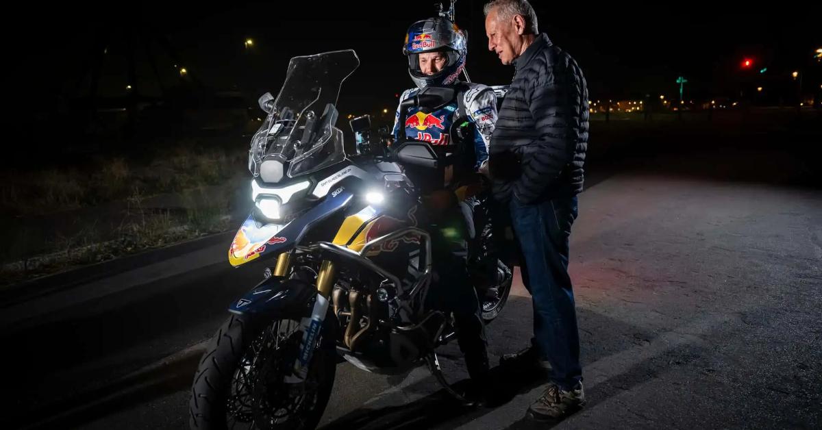 Sam Sunderland desafía el récord de la vuelta al mundo en moto con una nueva Triumph Tiger 1200