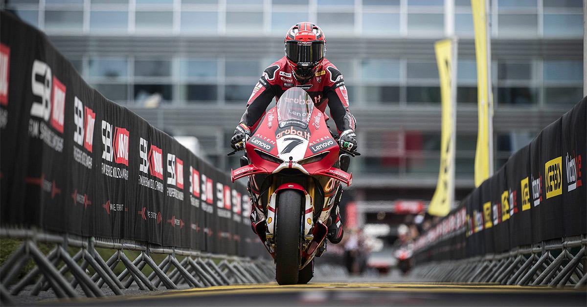 Lecuona le roba la fiesta a Bulega en Italia con una victoria que mantiene vivo el Mundial