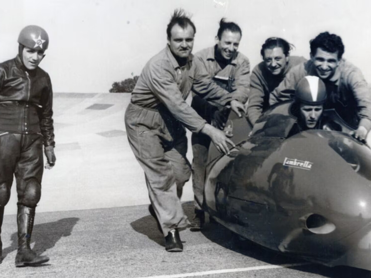 Lambretta estaba tan picada con Vespa que creó un scooter que se ponía a 200 km/h. Sin querer, batieron un récord