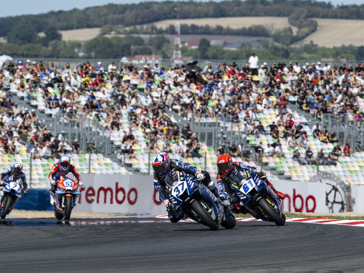 Roberto García gana su primera carrera de Supersport y Albert Arenas deja vista para sentencia el mundial