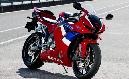 En Japón estaba prohibido que las motos fuese rojas. Hasta que Soichiro Honda, el fundador de Honda, cambió la historia para siempre - Ilustración 2