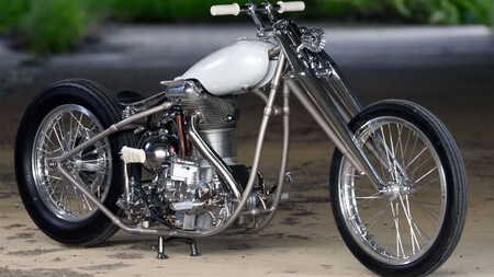 Un mecánico de tractores ha creado una moto de 1.700 CV y un solo cilindro. Lo ha logrado comprando las piezas por eBay - Ilustración 2
