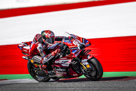 Pecco Bagnaia, sobre la foto del brazo de Marc Márquez: 