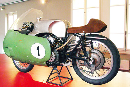 Qué son las motos streamliner, la moda de hace 70 años que se acabó por el peligro y la polémica, pero ahora está regresando - Ilustración 3