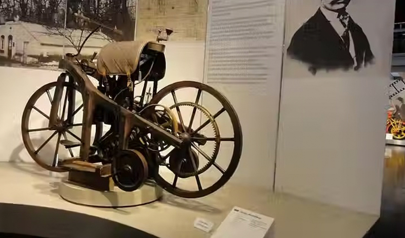 De la primera motocicleta a las máquinas del futuro: la historia de una pasión sobre dos ruedas - Ilustración 1