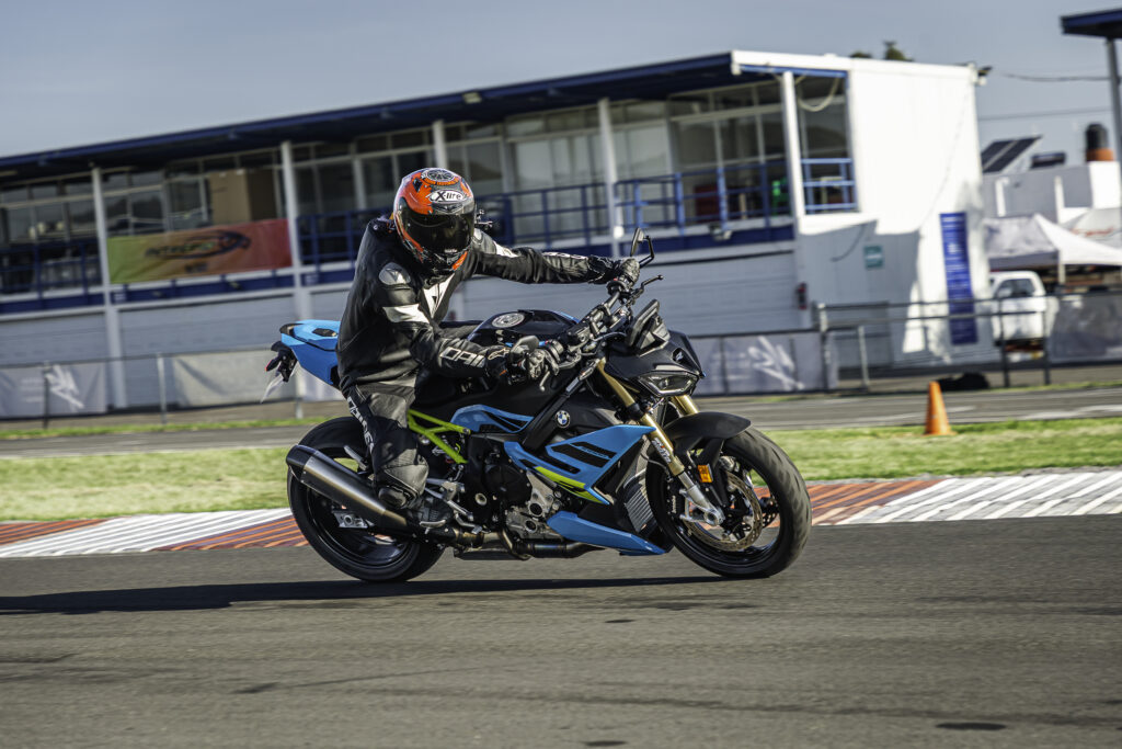 BMW S 1000 R 2026: una roadster con ADN de superbike - Ilustración 1