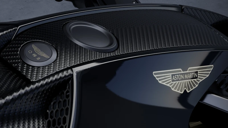 Aston Martin y Brough Superior presentan AMB 002, su primera moto legal para calle - Ilustración 2