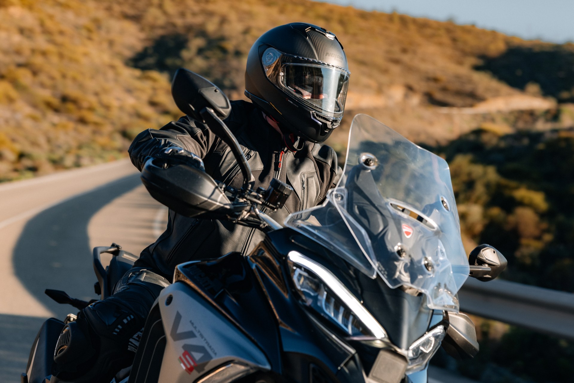 Nolan X-904 Ultra Carbon: el casco premium que «detecta un accidente y pide ayuda» - Ilustración 2
