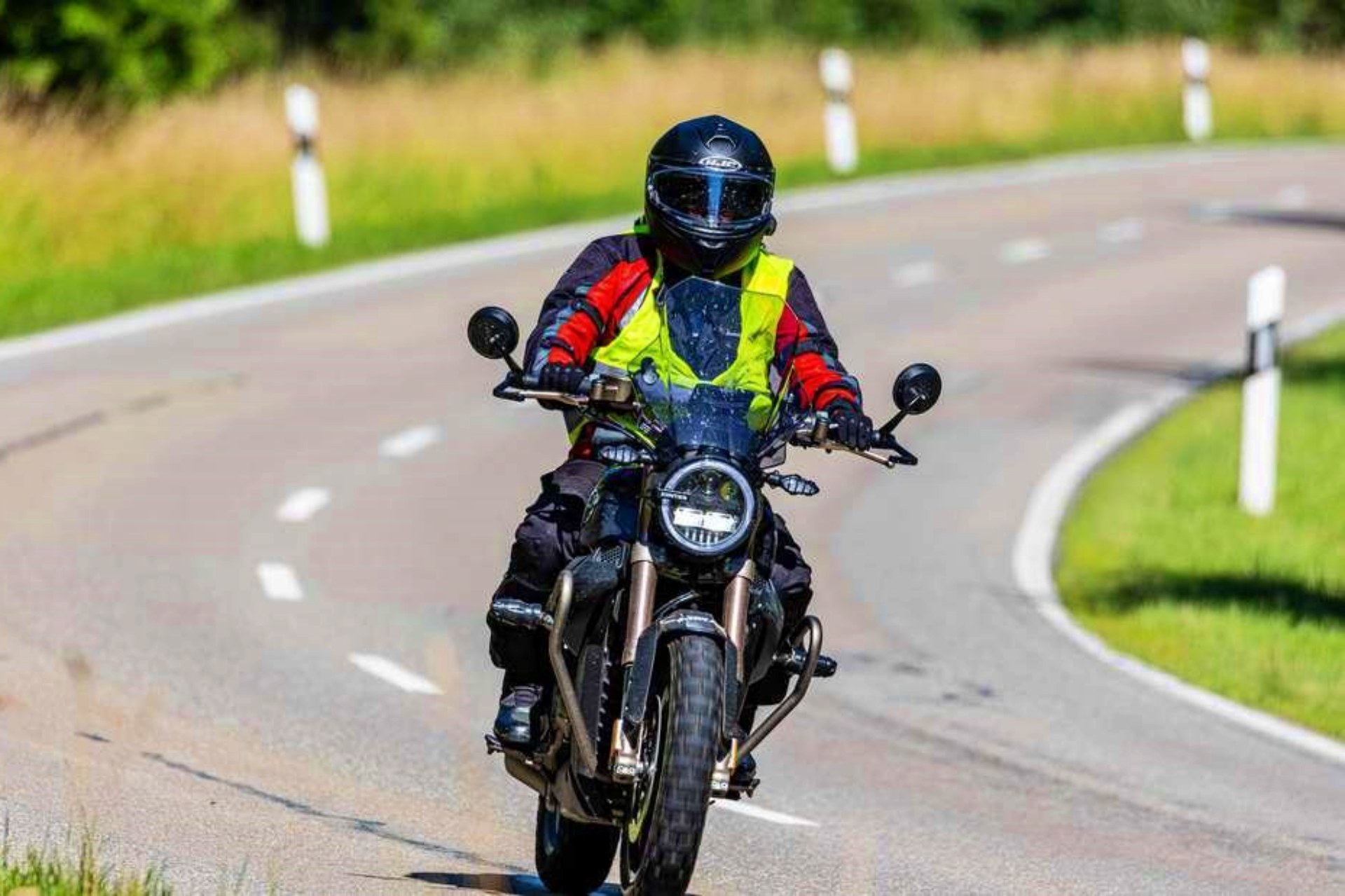 Quedan 5 días: abre el armario de la moto y mira si te vas a jugar 200 euros de multa - Ilustración 3