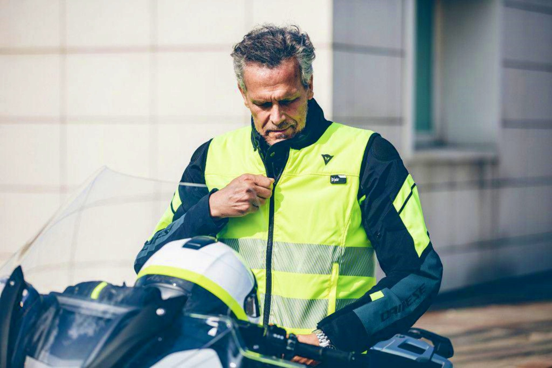 La verdad sobre el uso obligatorio del chaleco reflectante en moto: cómo aplican realmente las multas - Ilustración 3