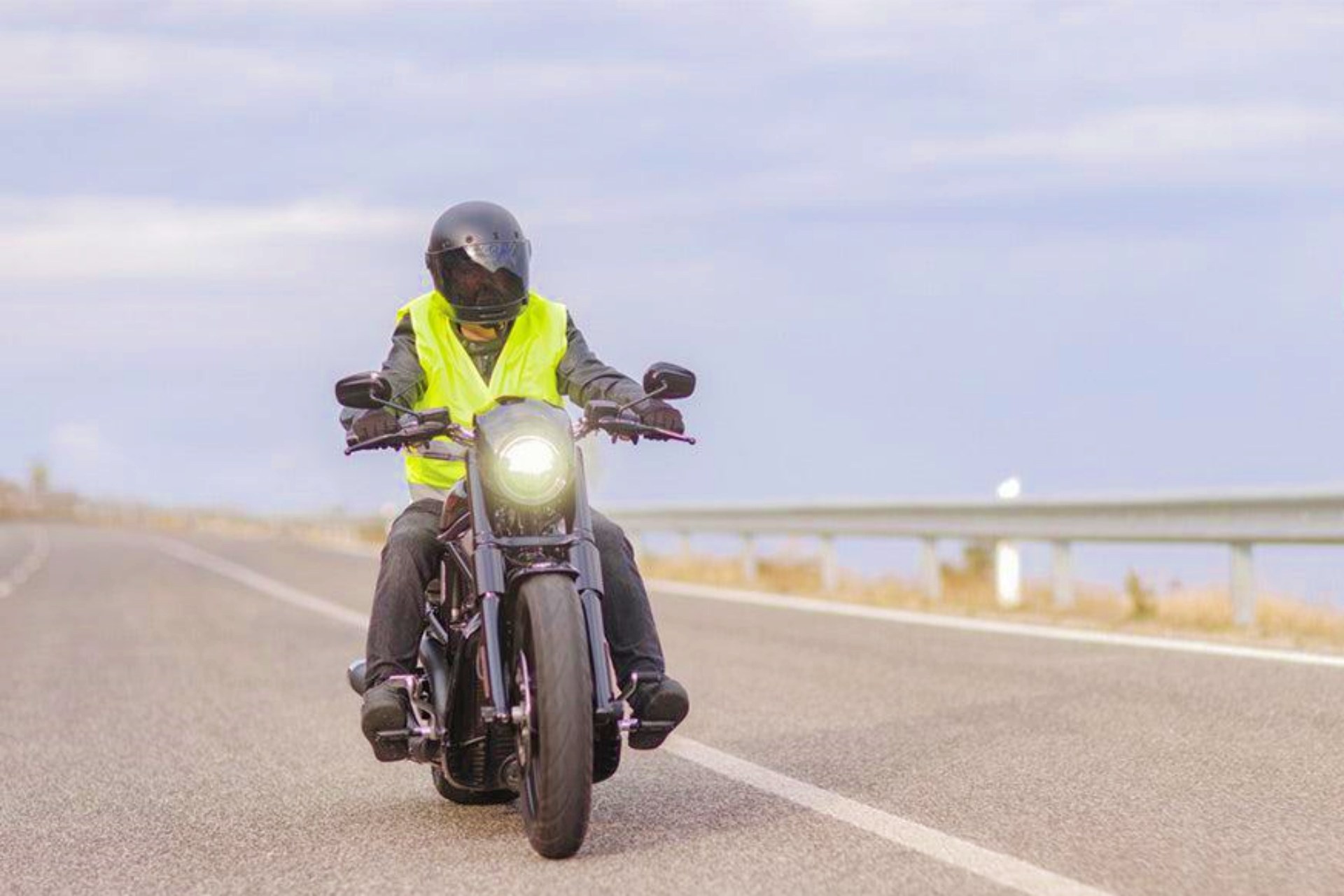 La verdad sobre el uso obligatorio del chaleco reflectante en moto: cómo aplican realmente las multas - Ilustración 2