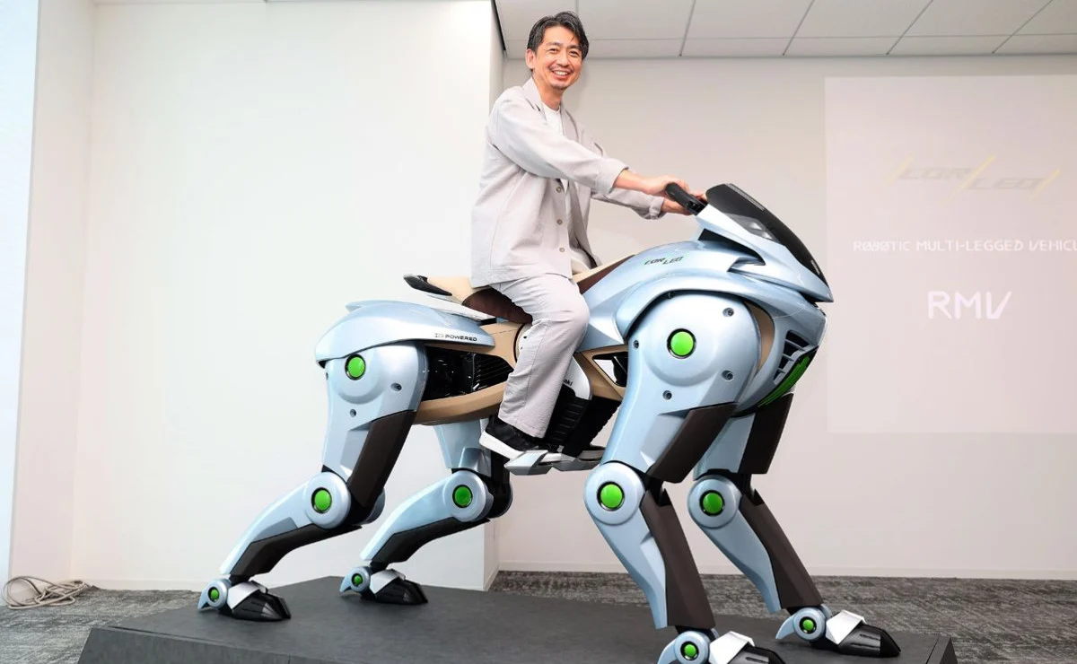 Olvidate de las ruedas: el Kawasaki CORLEO camina y lleva un motor 2T de hidrógeno - Ilustración 1