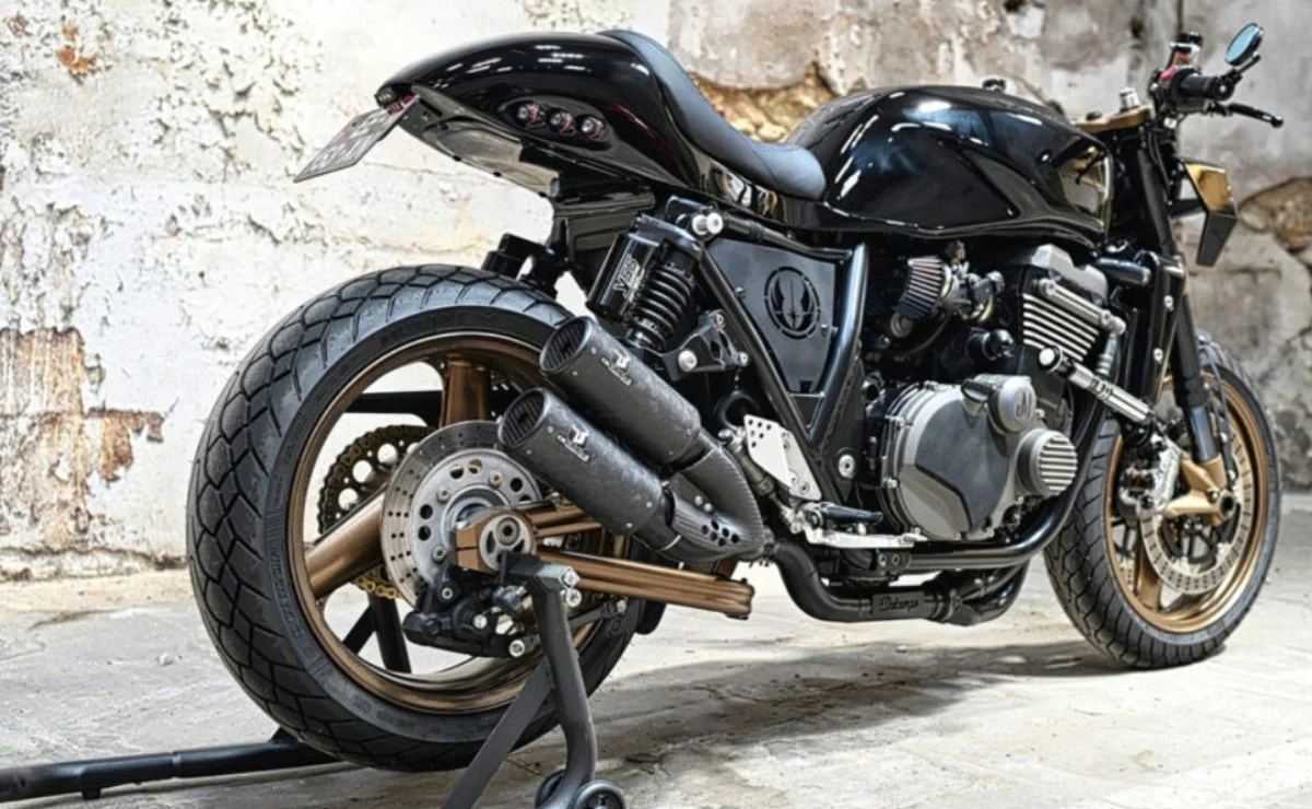 De 122 CV con carburadores a inyección electrónica: así transformaron la Kawasaki ZRX1200 - Ilustración 3