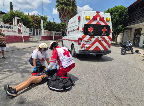 Choque de motos deja dos heridos
