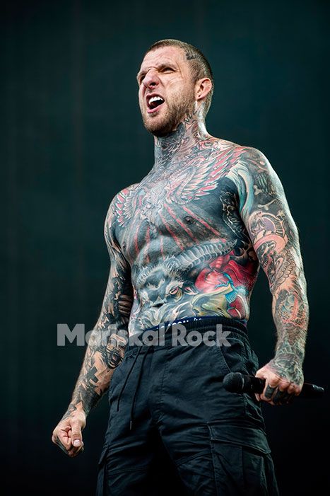 Alex Terrible (Slaughter to Prevail) explica su polémico tatuaje y niega ser nazi: “No soy de derechas ni de izquierdas, soy músico, padre y marido” - Ilustración 1