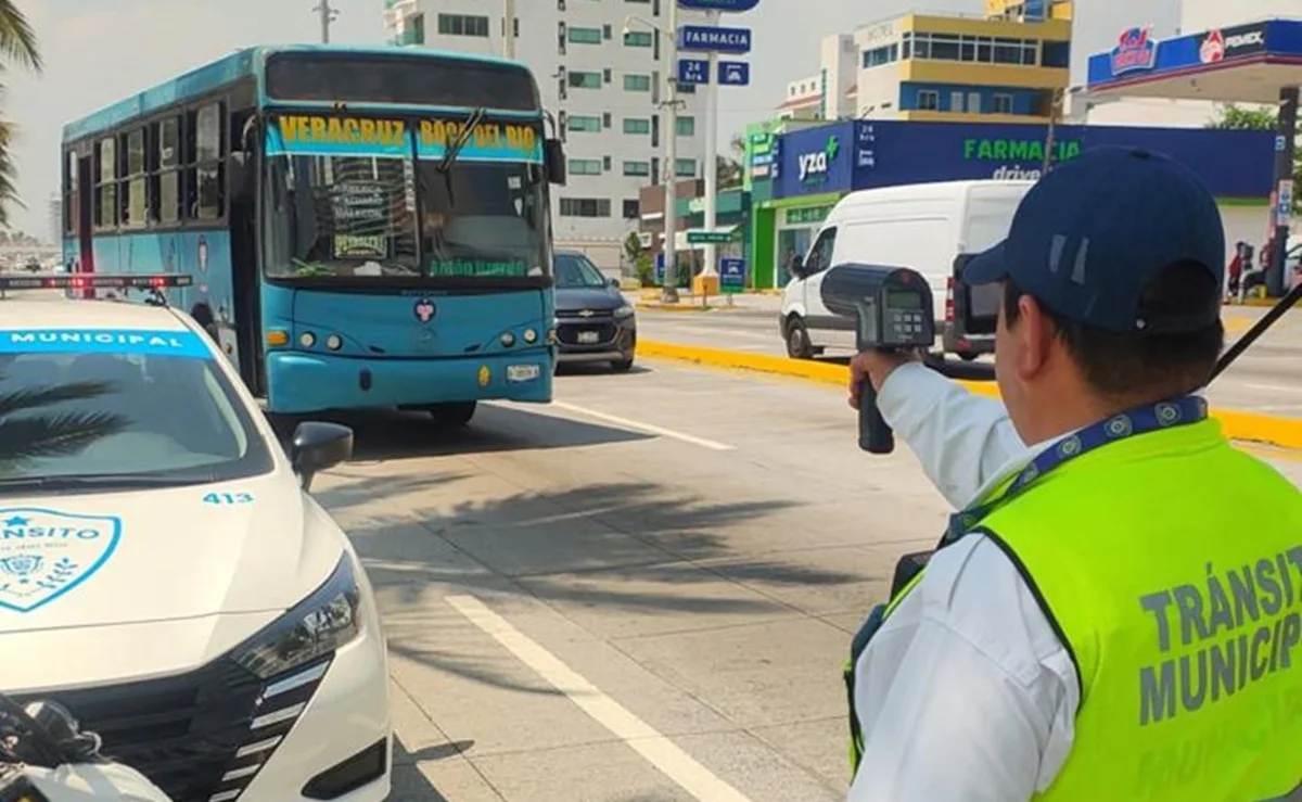 Más de mil autobuses y 288 motos con multas en Boca del Río