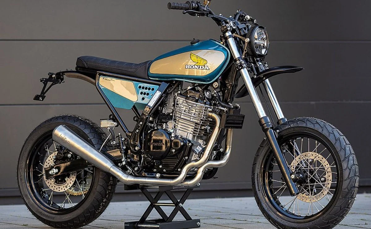 La NX650 «fea» de Honda: la trail de los 90 que hoy se convierte en la supermoto perfecta