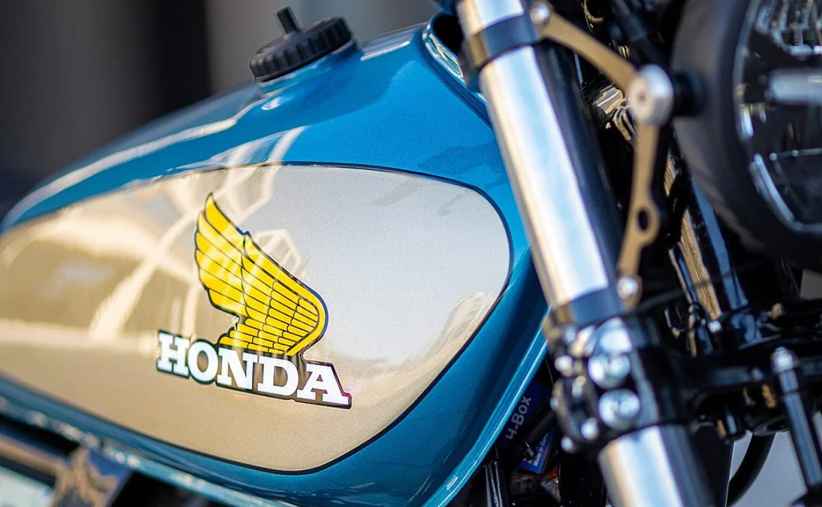 La NX650 «fea» de Honda: la trail de los 90 que hoy se convierte en la supermoto perfecta - Ilustración 1
