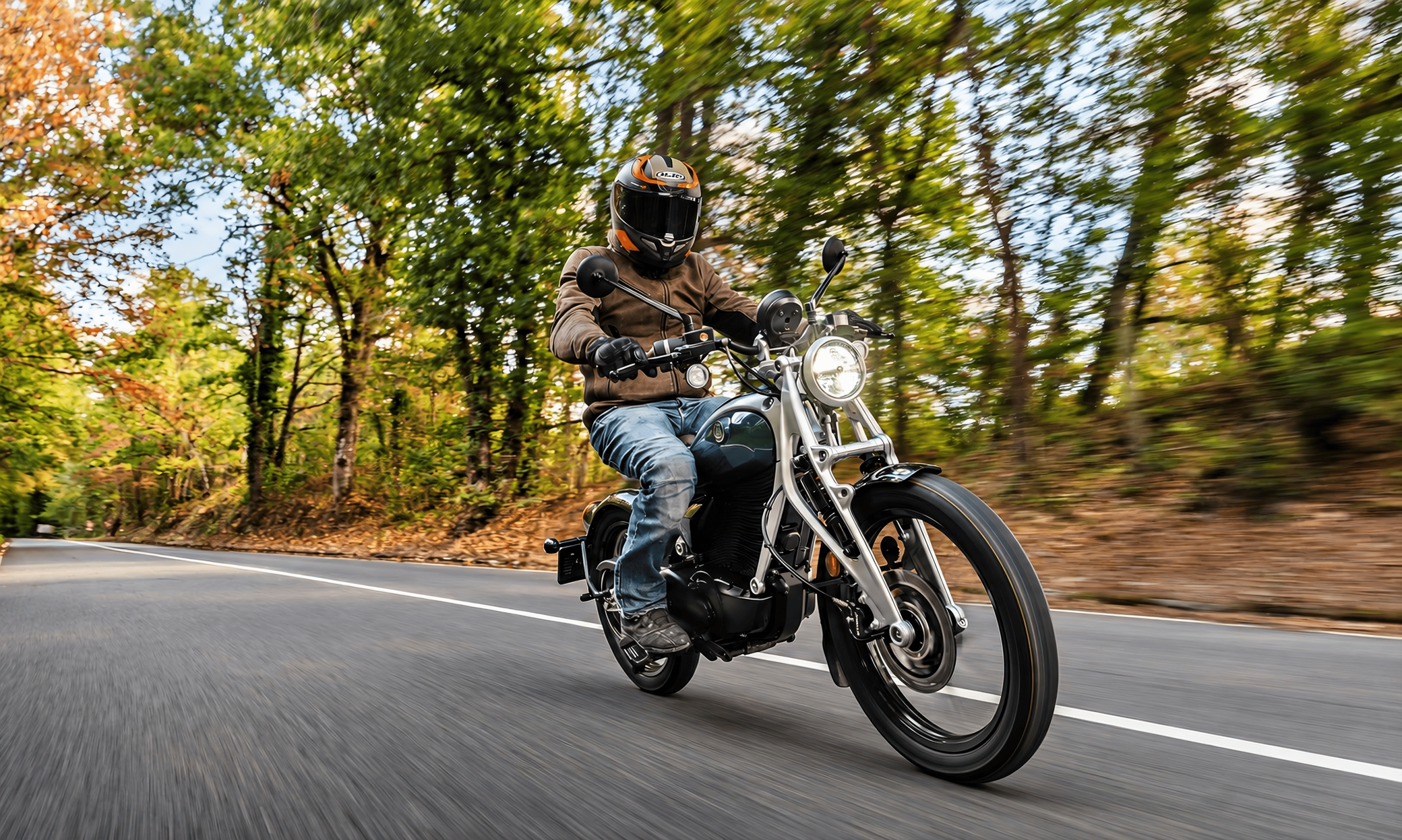 Probamos la primera moto eléctrica de Royal Enfield: diseño retro, solo 124 kg de peso y un precio de 5.990 €