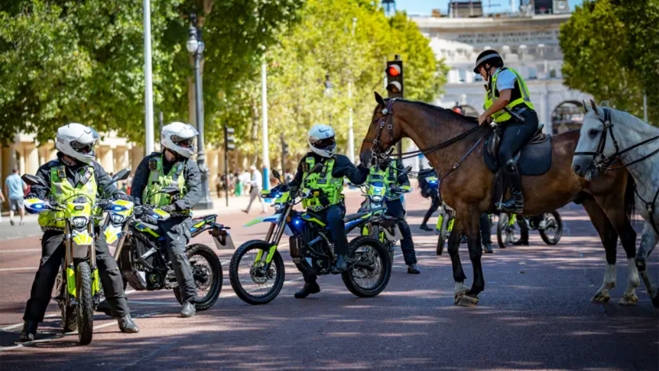 Ante la desesperación, la Policía de Londres utiliza las mismas motos que los delincuentes a los que persiguen por la ciudad - Ilustración 2