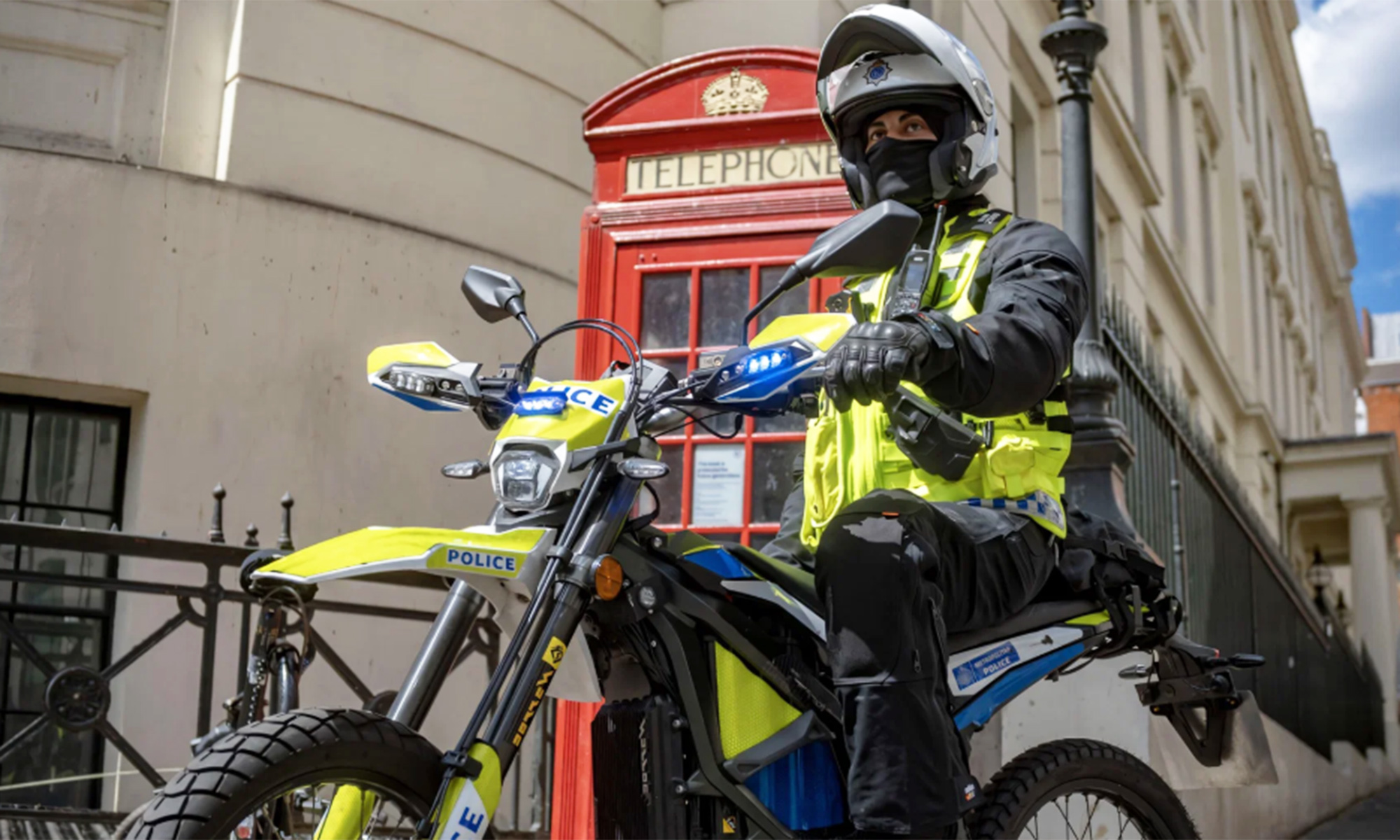 Ante la desesperación, la Policía de Londres utiliza las mismas motos que los delincuentes a los que persiguen por la ciudad