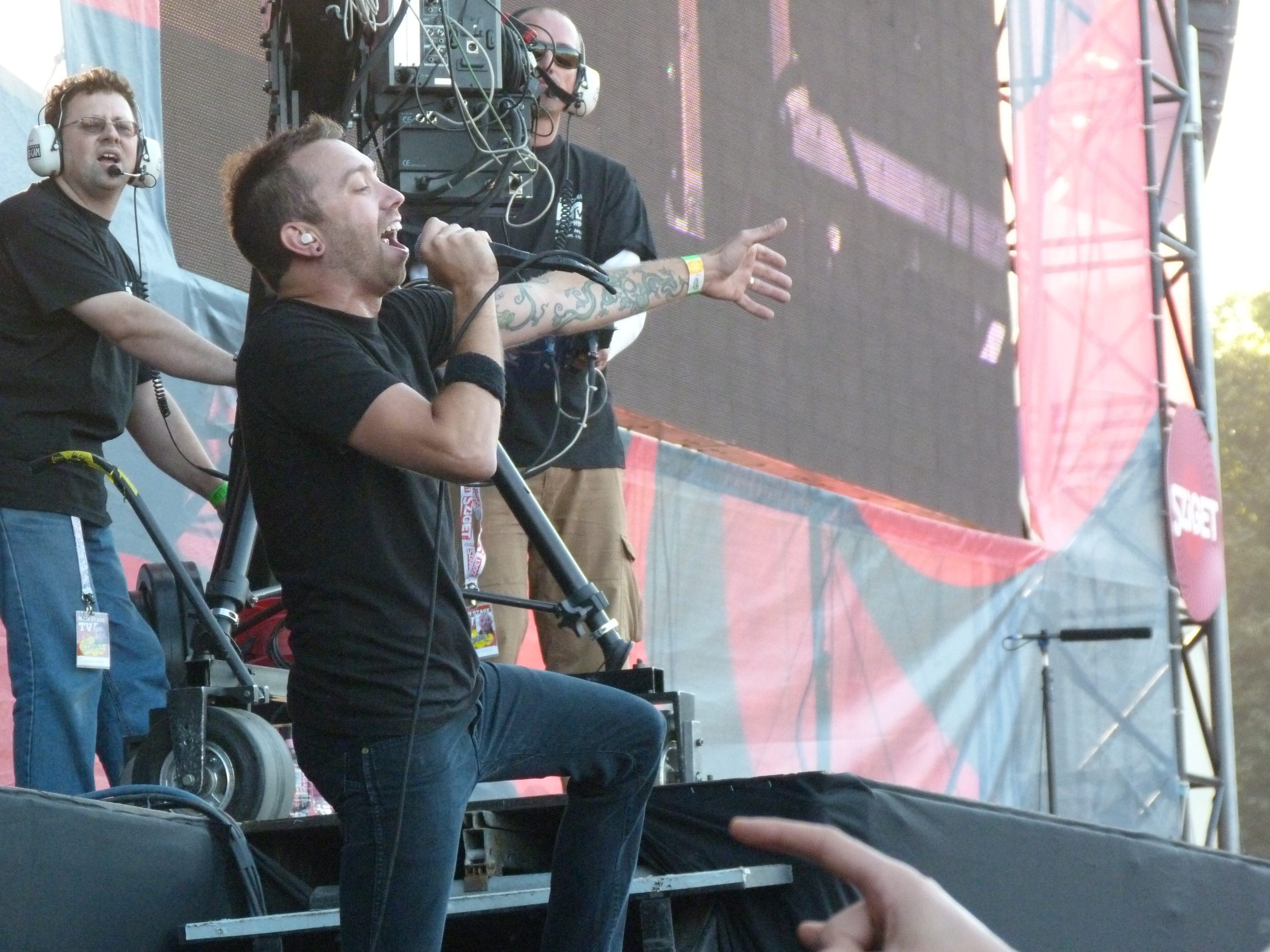 Tim McIlrath de Rise Against revela su primera camiseta de banda - Ilustración 2