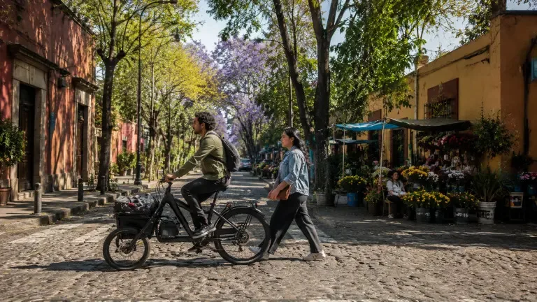 Multas a bicis y motos eléctricas en CDMX desde el 20 de noviembre: así se emplacan y cuánto cuesta el trámite