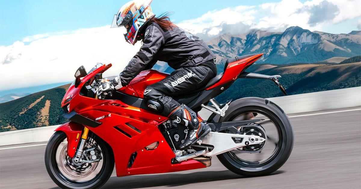 La ZXMOTO 820RR revela su precio y fecha de llegada: una fiera de 135 CV a costo imbatible