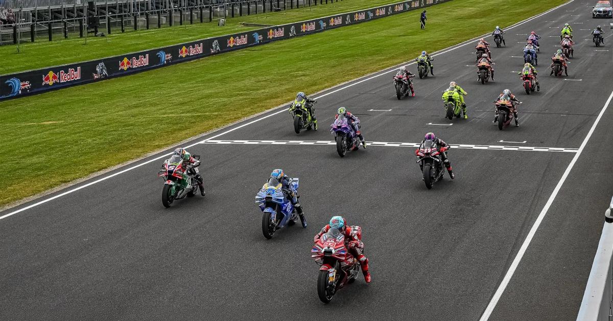El GP de Australia de MotoGP se retrasa por la lluvia: la carrera no arranca hasta las 5 en España
