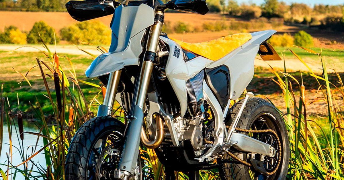 Triumph TF450-E: han convertido esta enduro de 59 CV en una supermoto con llantas de carbono