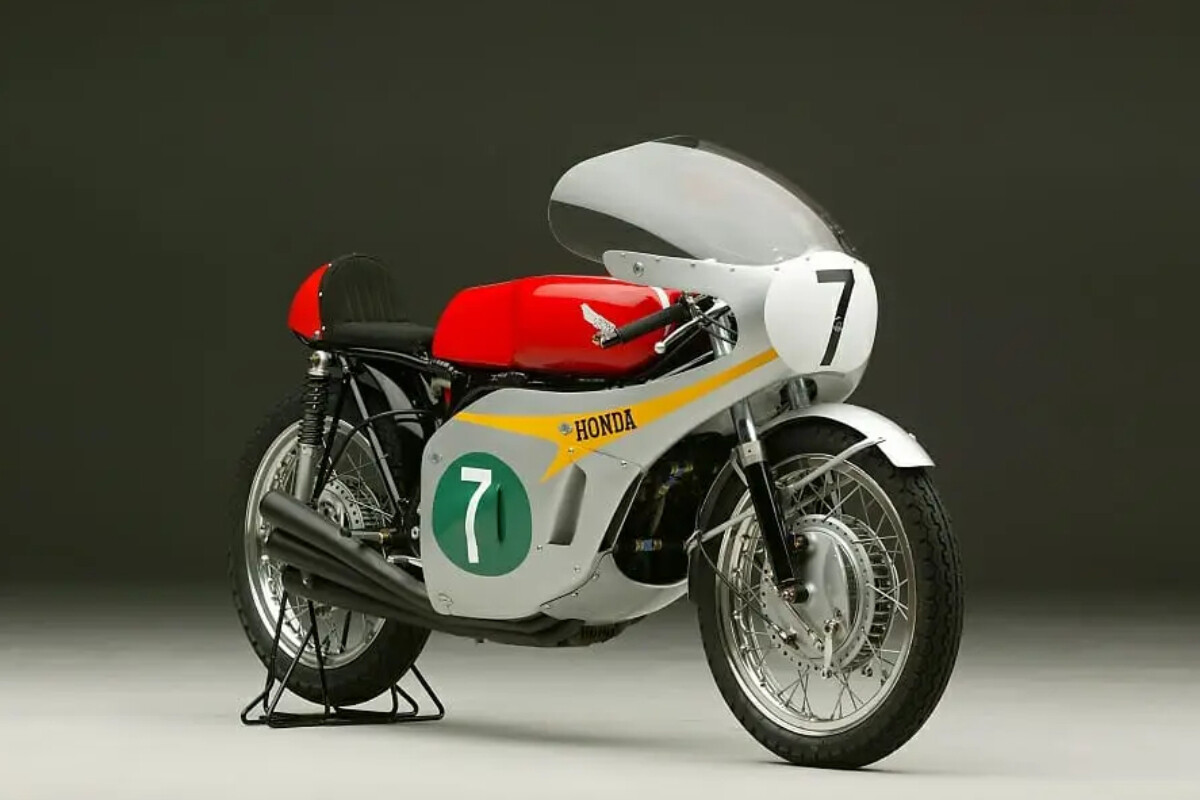 Honda creó una moto que hace tanto ruido a 18,000 rpm que hace que la gente se tape los oídos